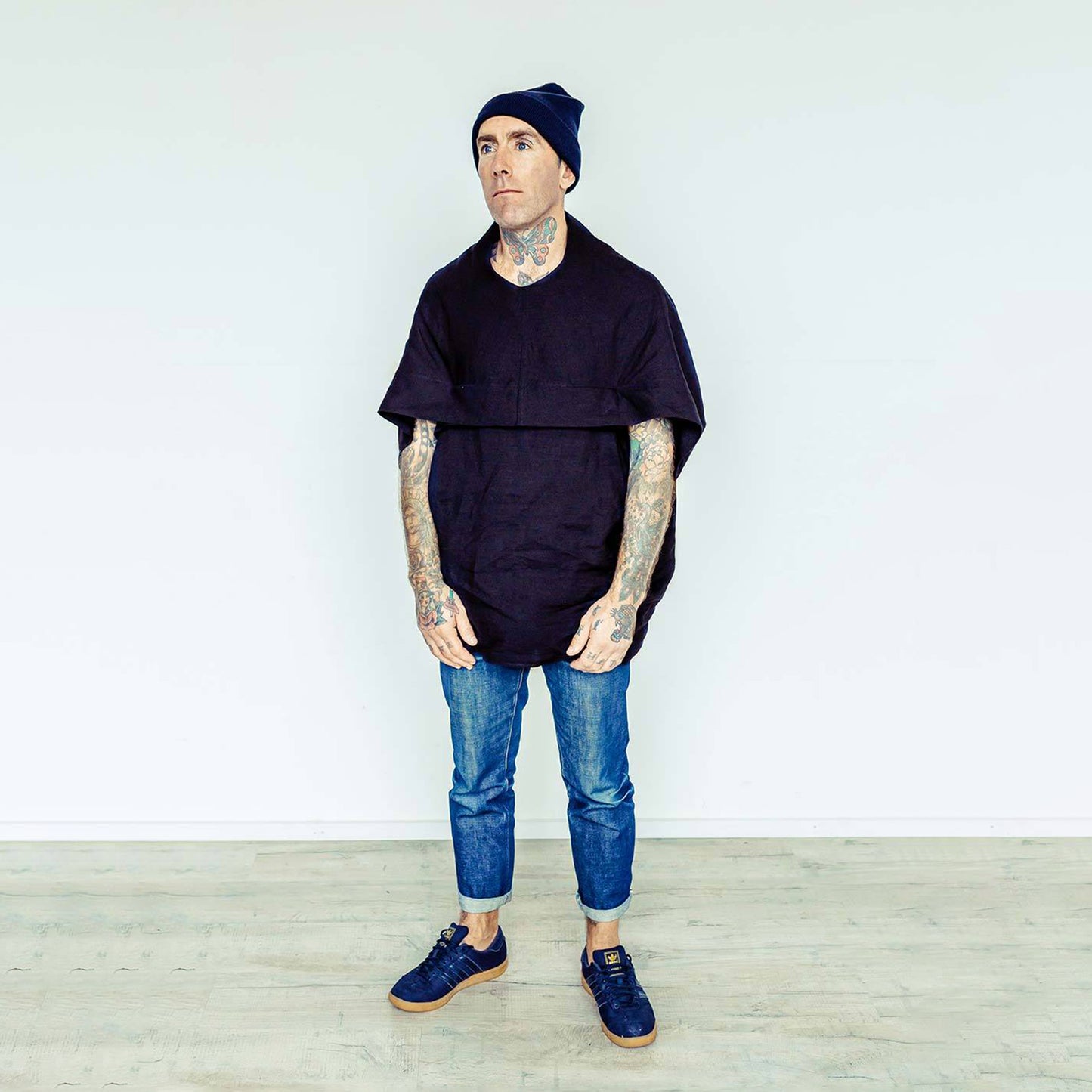 Man wearing The Costume Room black 100% Pure Irish Linen Cocoon top with pockets