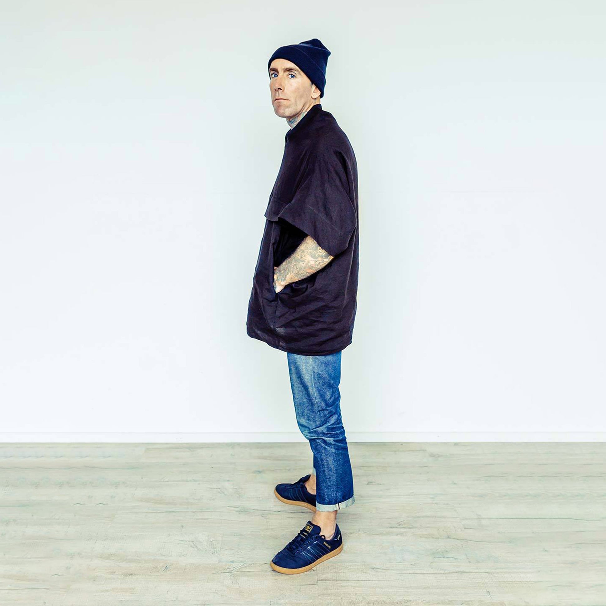 Man wearing The Costume Room black 100% Pure Irish Linen Cocoon top with pockets