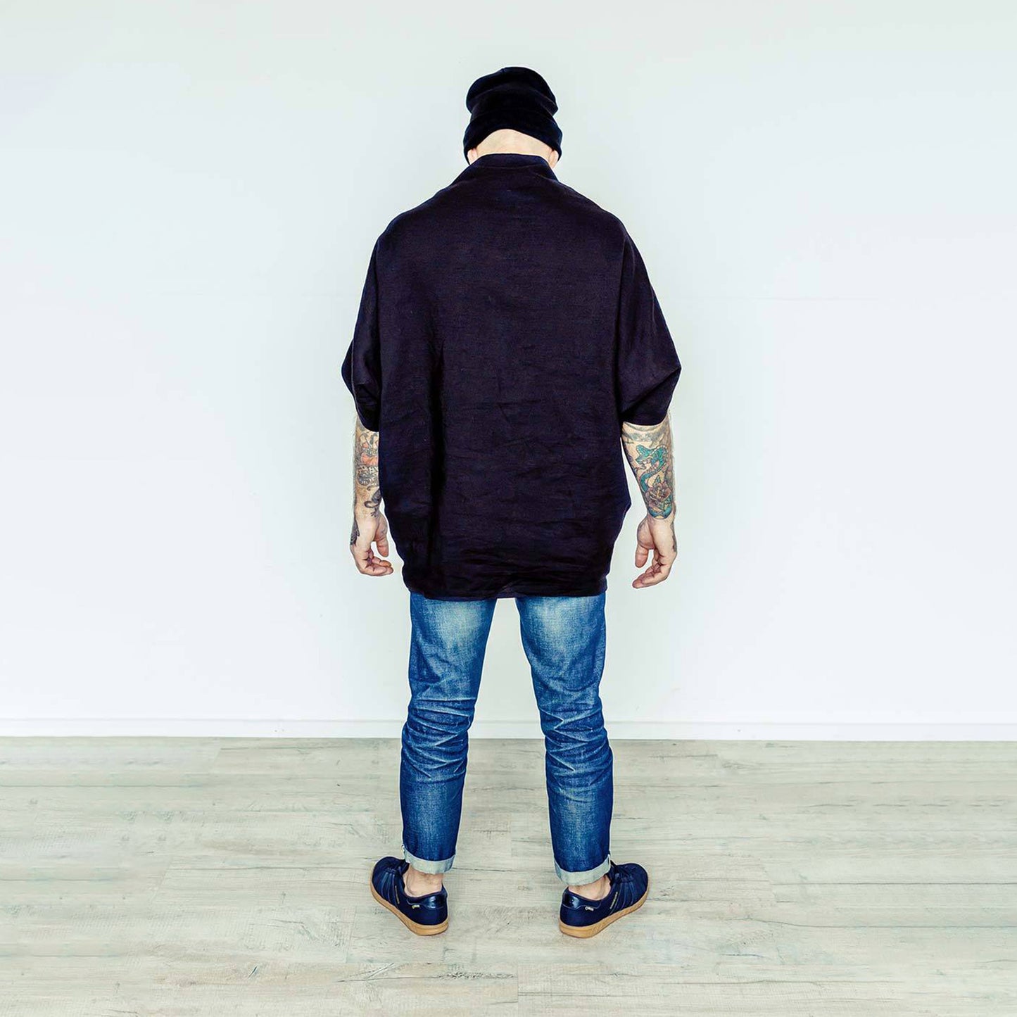 Man wearing The Costume Room black 100% Pure Irish Linen Cocoon top with pockets