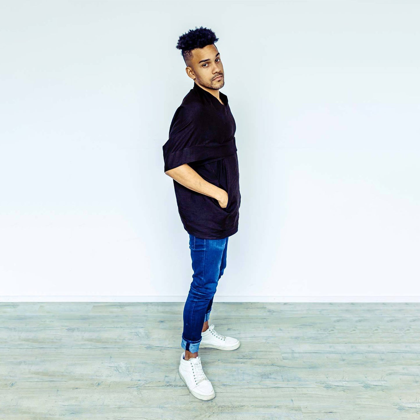 Man wearing The Costume Room black 100% Pure Irish Linen Cocoon top with pockets