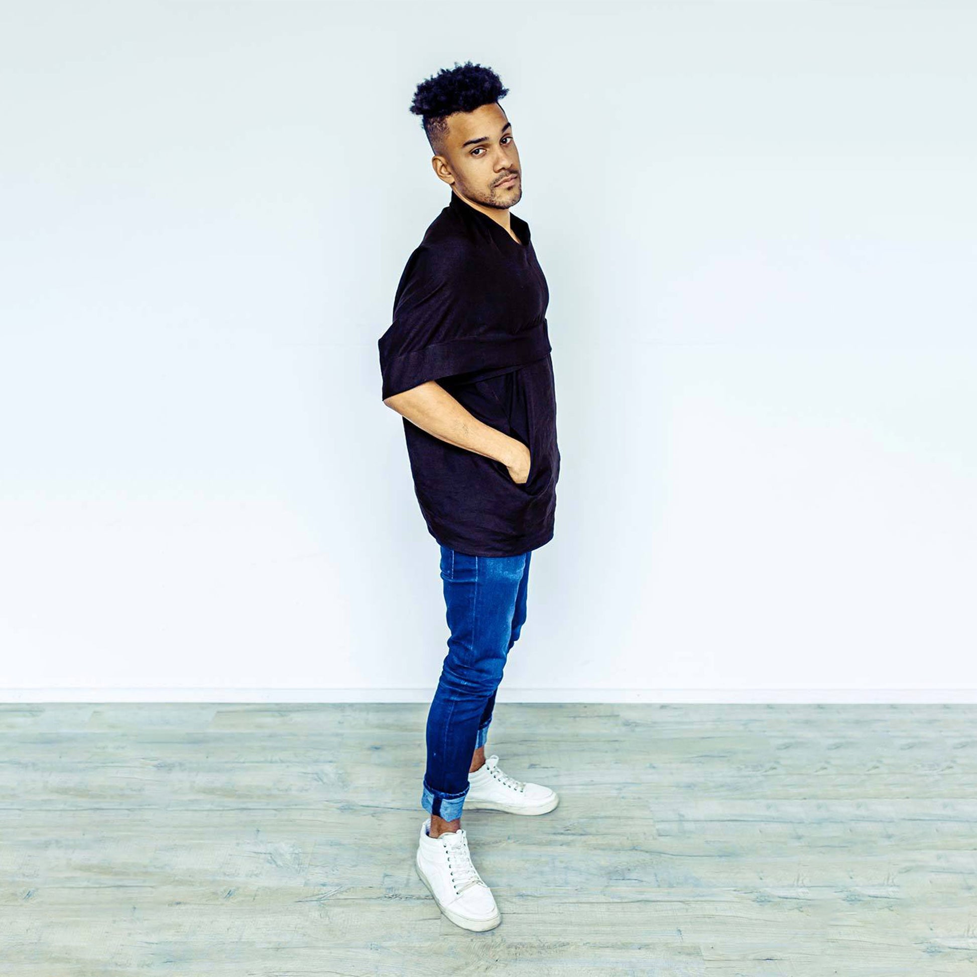 Man wearing The Costume Room black 100% Pure Irish Linen Cocoon top with pockets