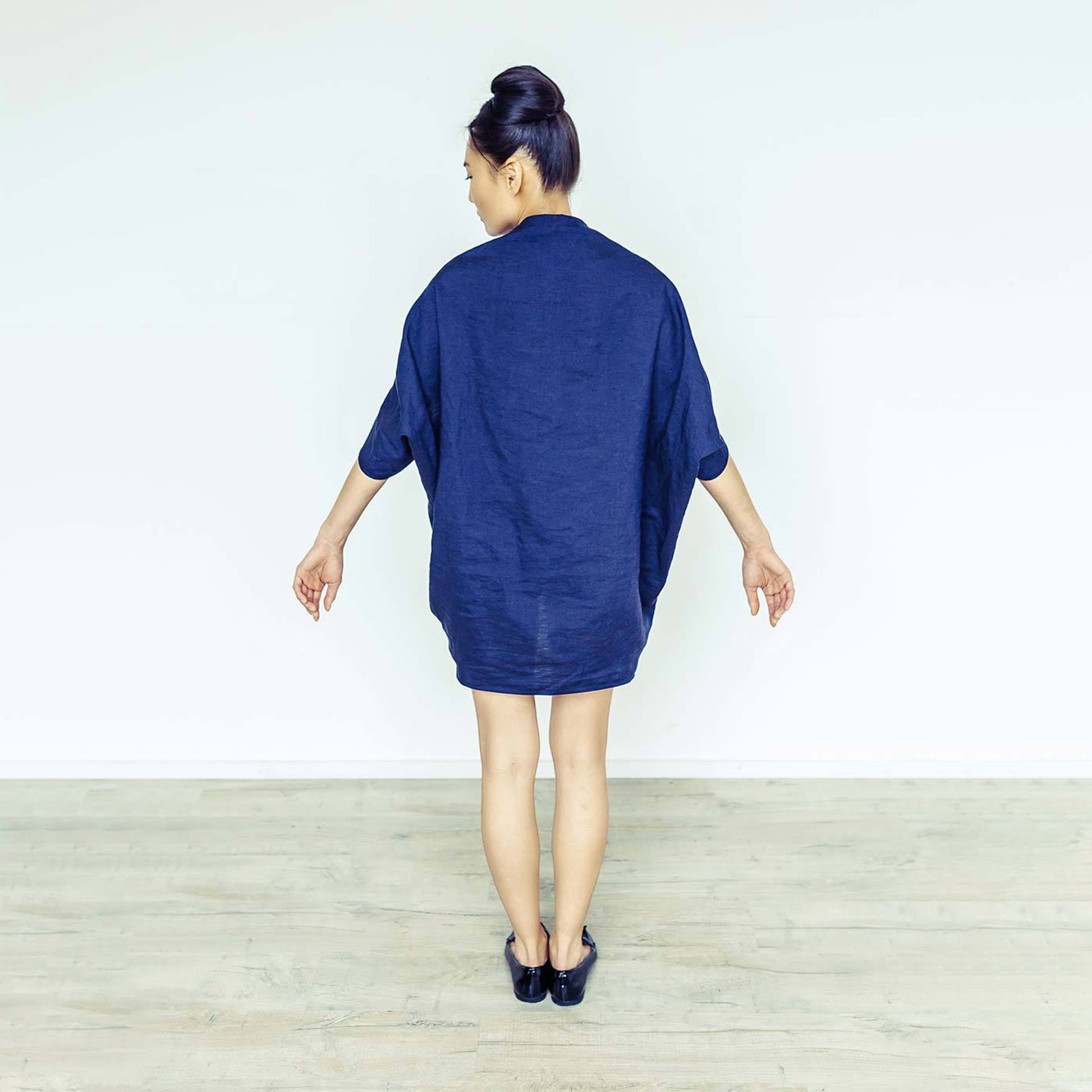 Woman wearing The Costume Room navy blue 100% Pure Irish Linen Cocoon dress with pockets