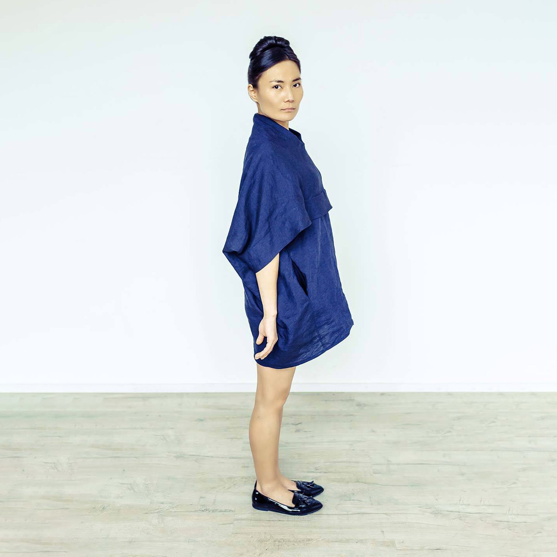 Woman wearing The Costume Room navy blue 100% Pure Irish Linen Cocoon dress with pockets